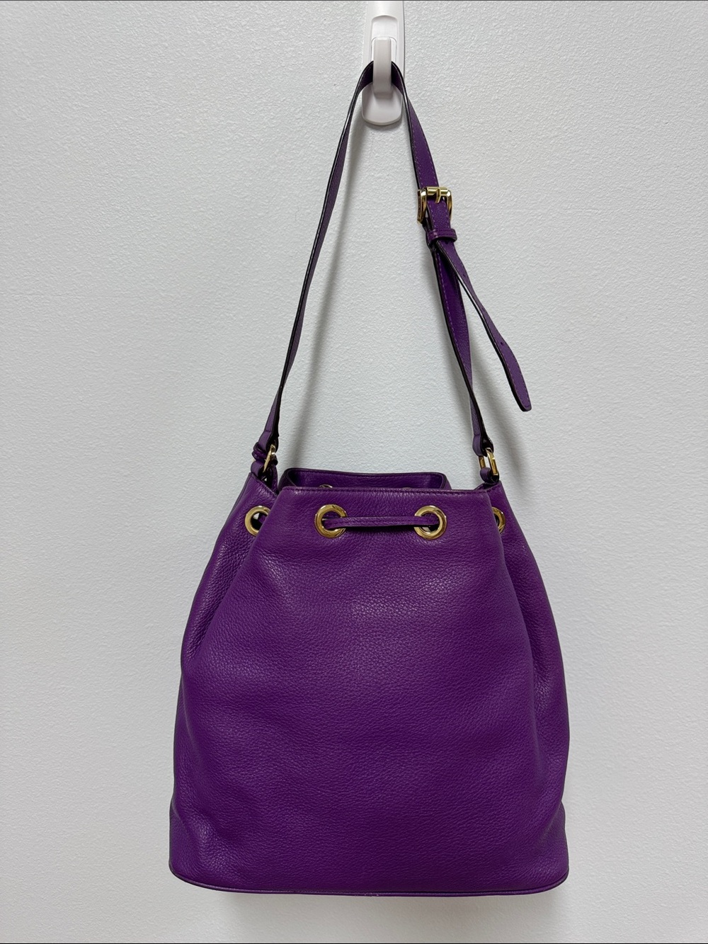 Michael Kors Jules drawstring crossbody bag - Picture 3 of 9